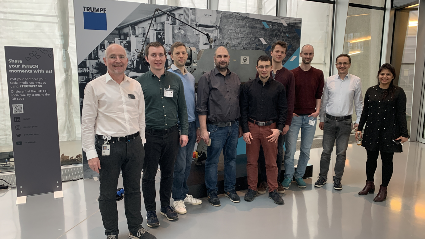 Participants (Fraunhofer AISEC, Siemens, TRUMPF, and TUM) of the PoQsiKom consortium meeting at TRUMPF in Ditzingen.